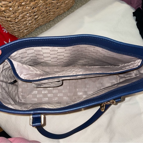 Michael Kors Large Navy Tote Bag - Picture 7 of 7